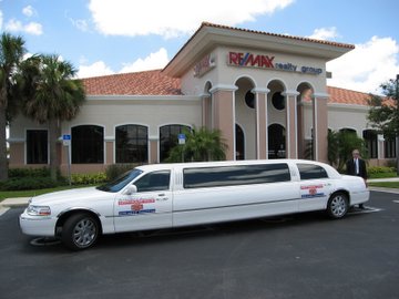 Ellis Team RE/MAX Realty Group Office located near Reflection Lakes